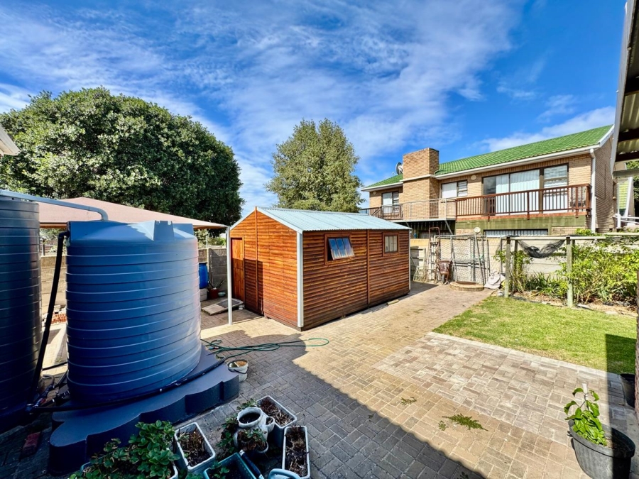 To Let 3 Bedroom Property for Rent in Stilbaai Wes Western Cape